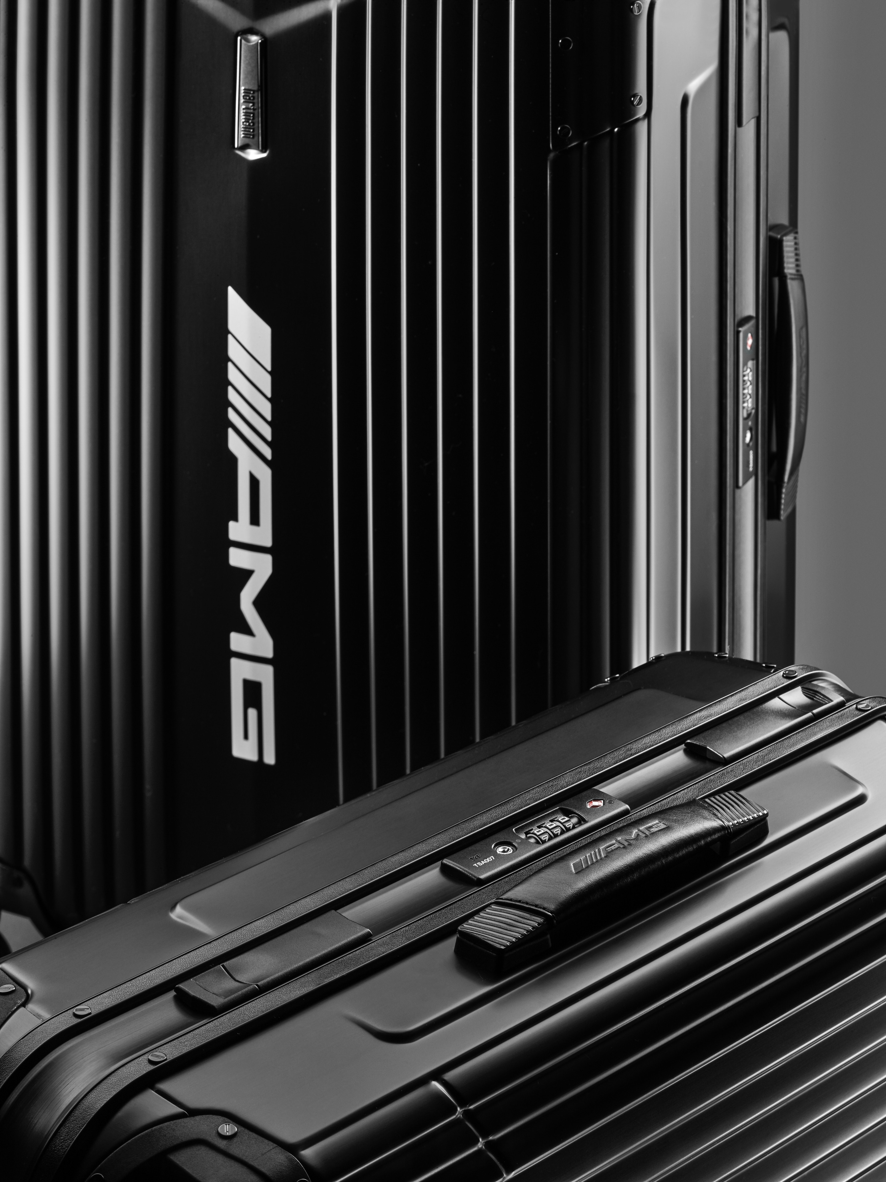 Maleta AMG, 7R Master, 70 cm - negro, Aluminio, Hartmann, 73 l