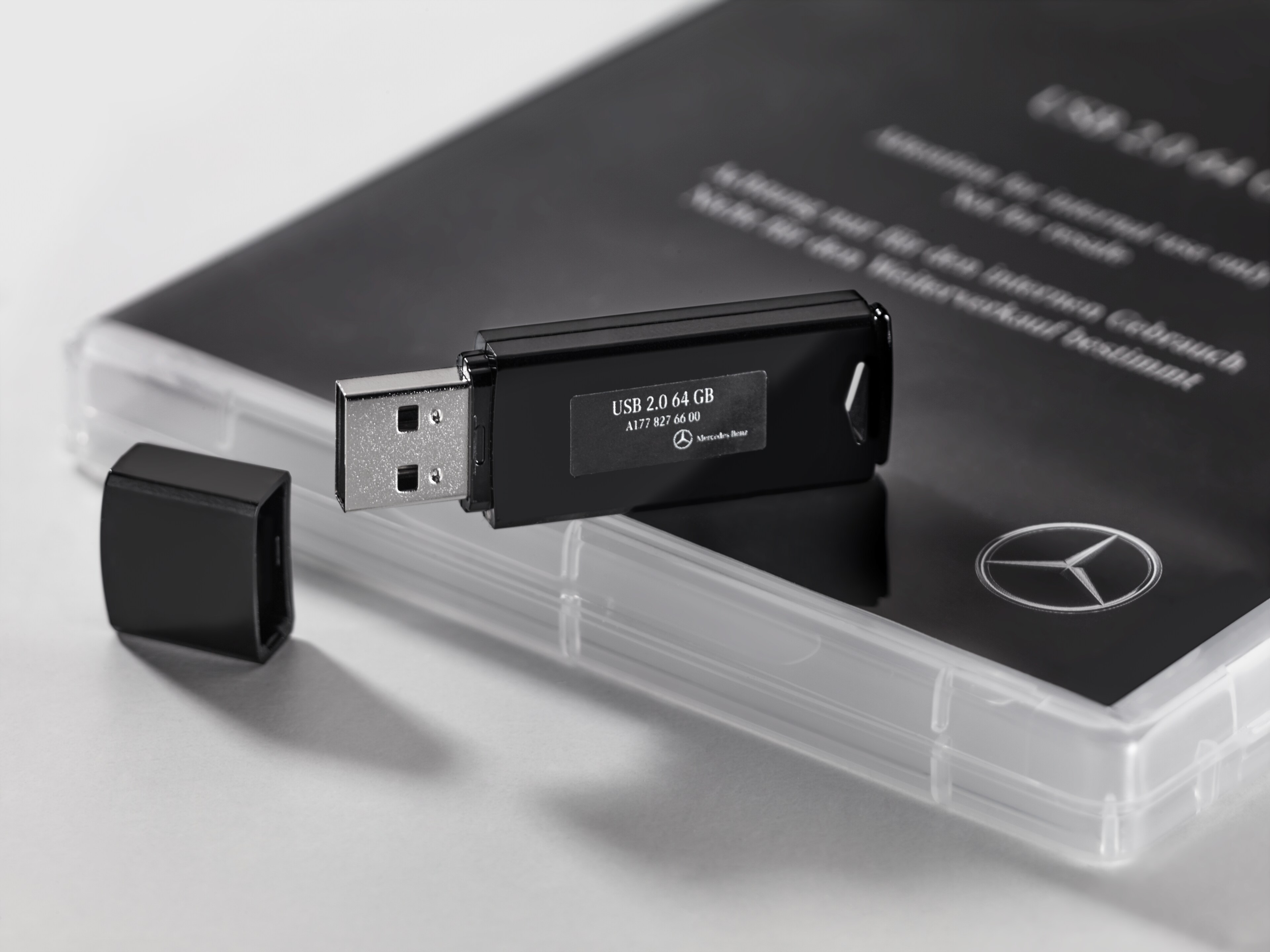 Memoria USB concesionario, 64 GB, vacío, para actualización de mapas para COMAND - negro