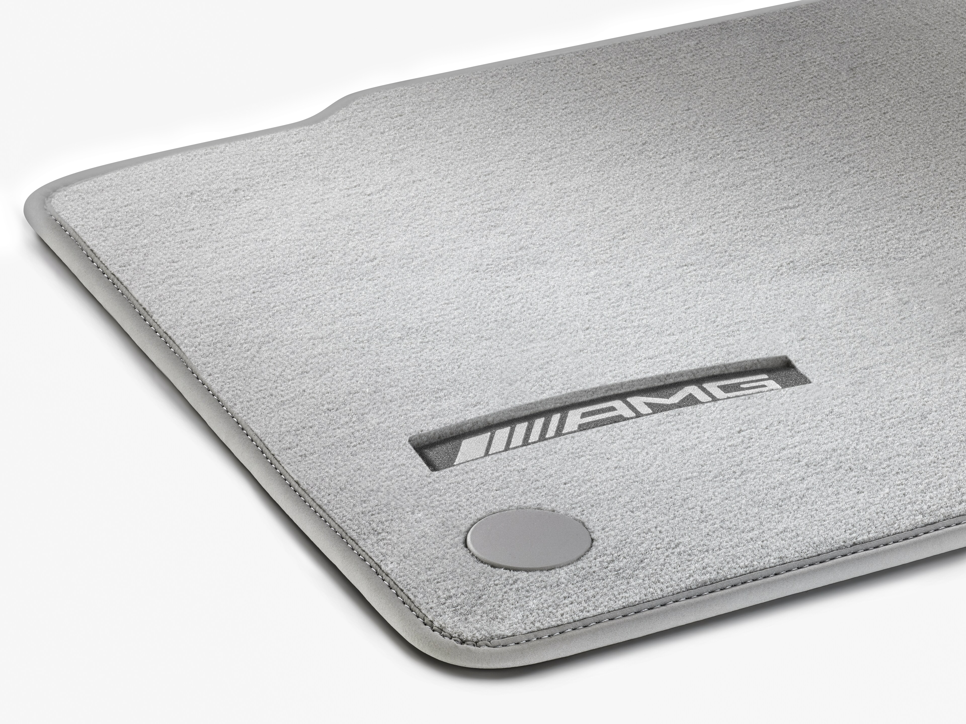 Alfombrillas AMG, Kit, 4 piezas, con código 223 - Dirección a la derecha, blanco digital