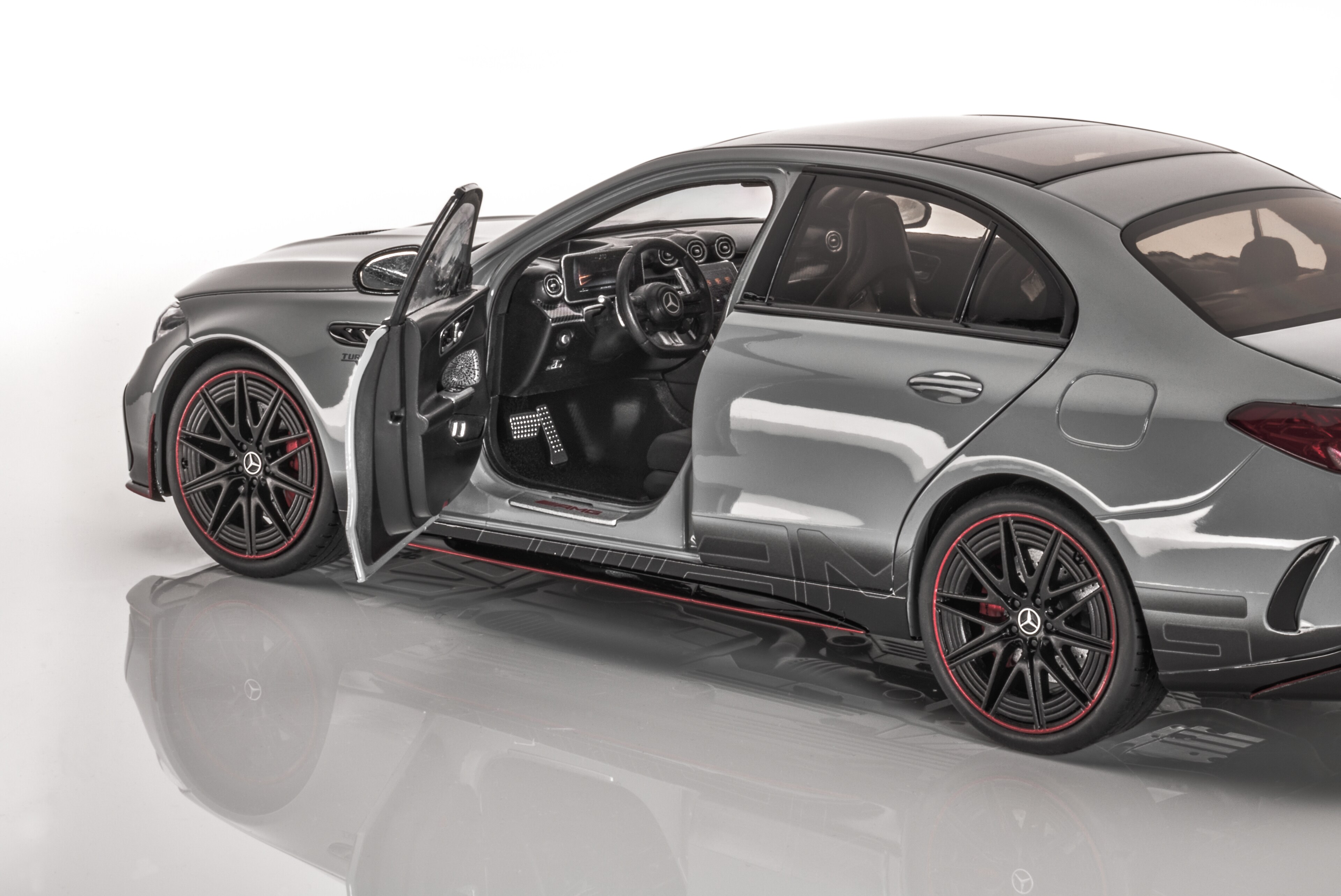 Mercedes-AMG C 63, W206 - MANUFAKTUR gris alpino uni, NZG, 1:18