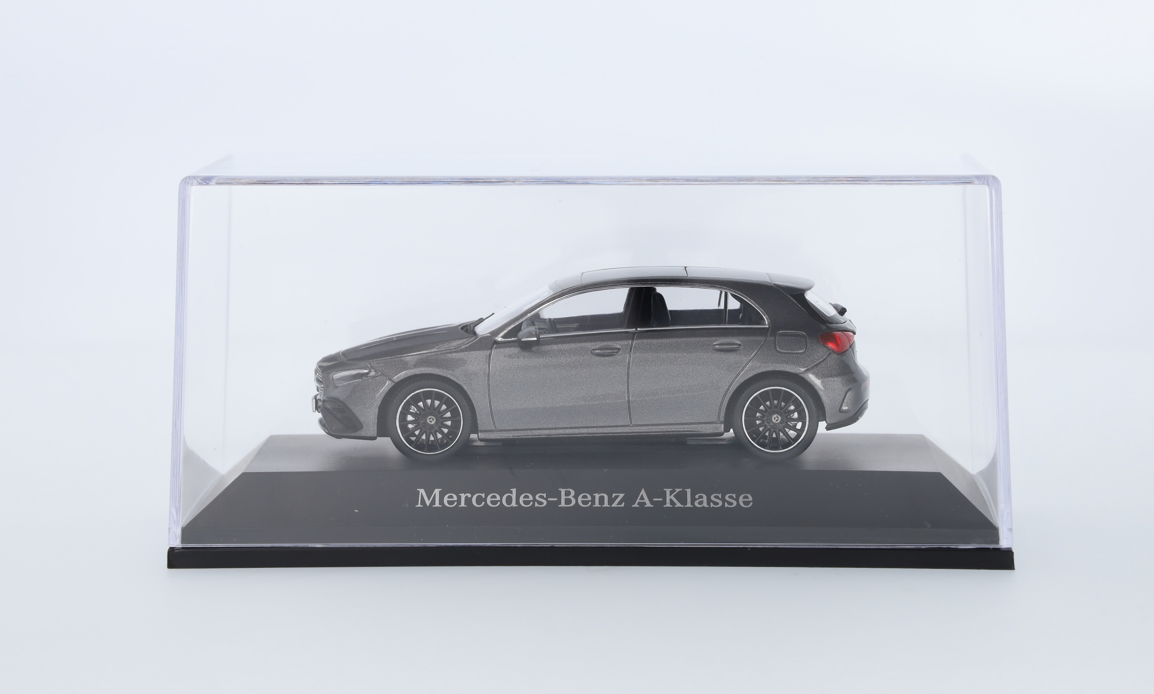 Clase A, Berlina compacta, AMG Line, W177 - gris montaña, Minimax, 1:43