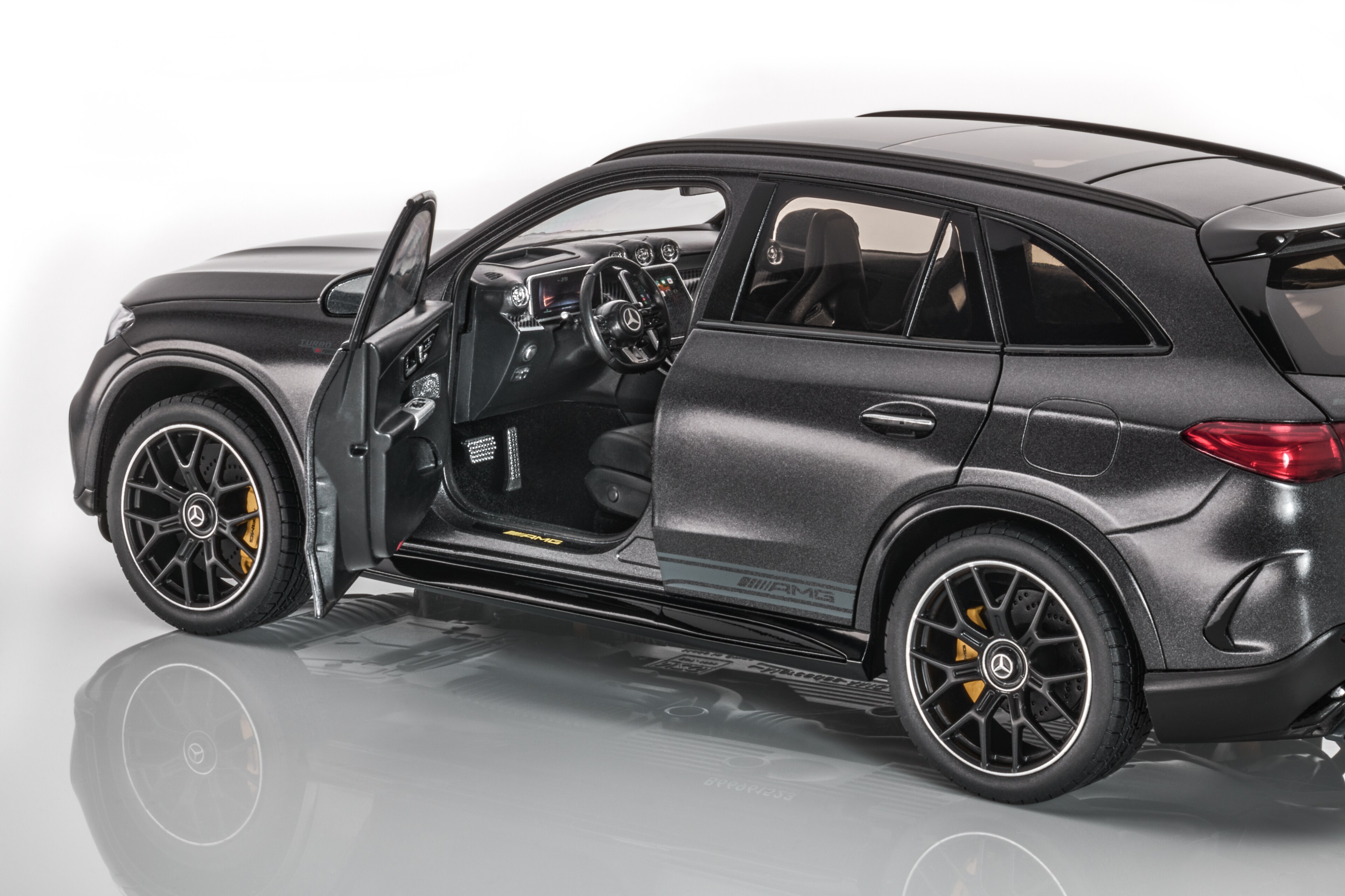 Mercedes-AMG GLC 63, S E PERFORMANCE, X254, edition #1 - MANUFAKTUR gris grafito magno, NZG, 1:18