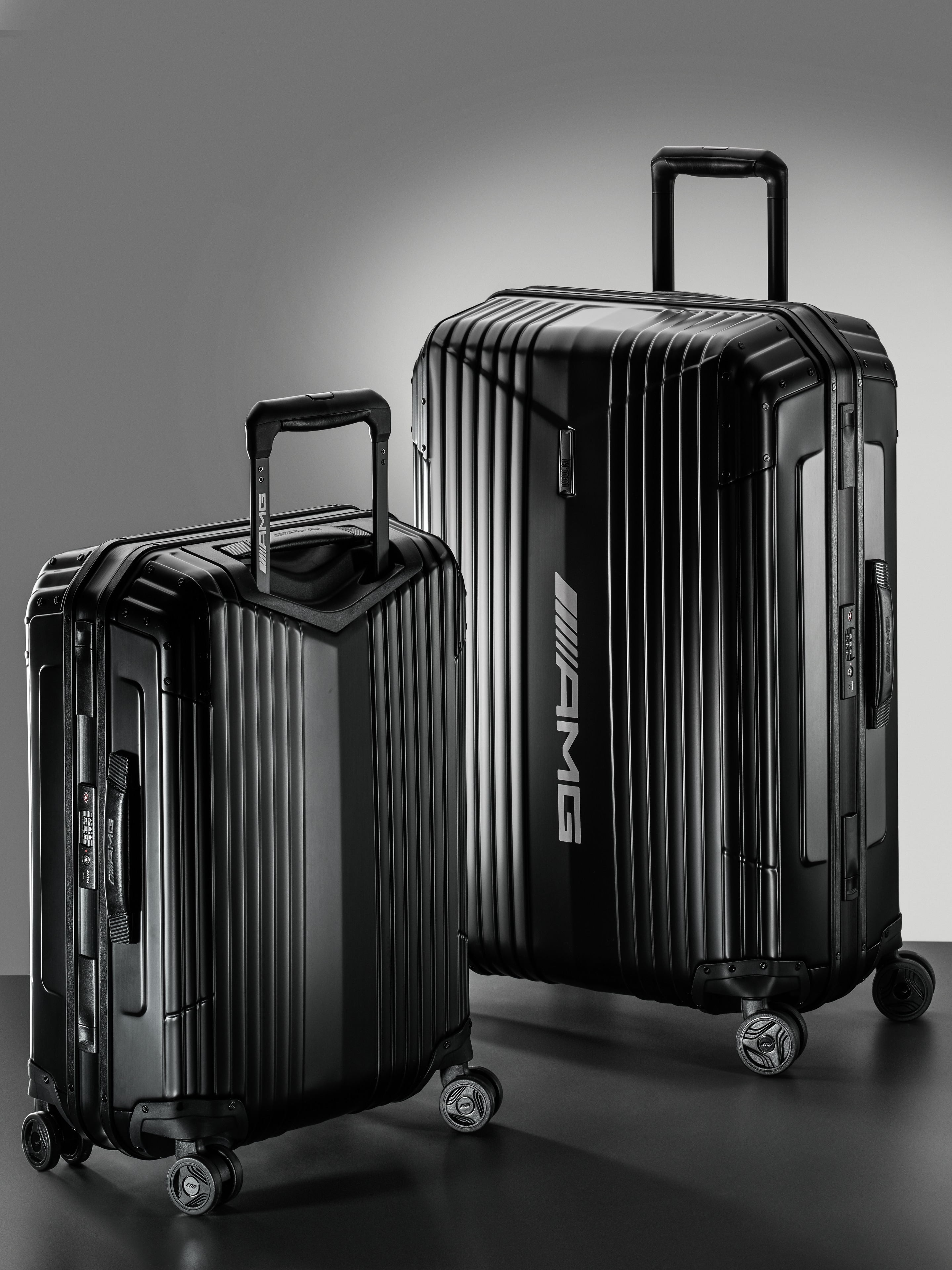 Maleta AMG, 7R Master, 70 cm - negro, Aluminio, Hartmann, 73 l