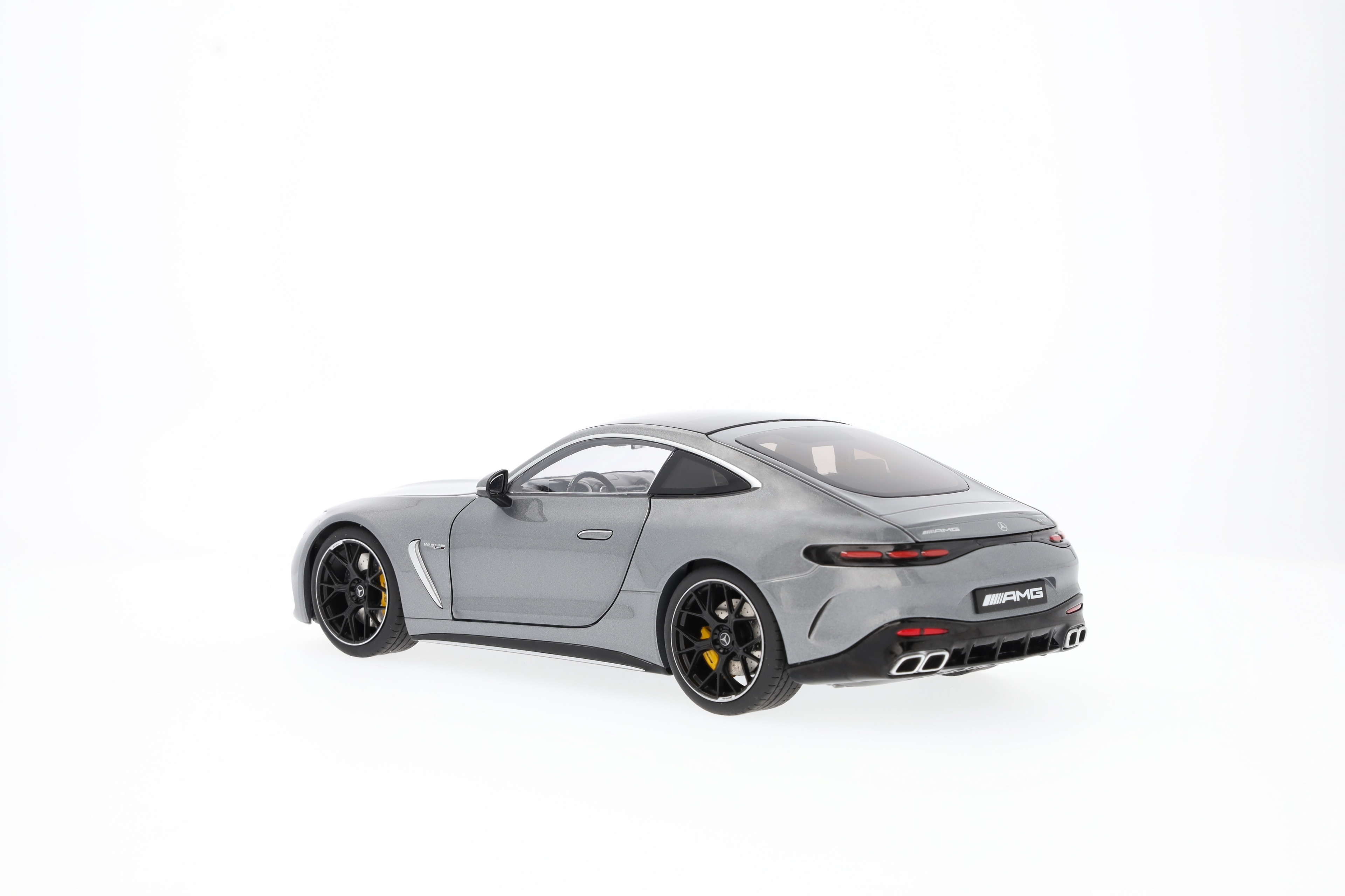 Mercedes-AMG GT 63, C192 - gris selenita, NZG, 1:18