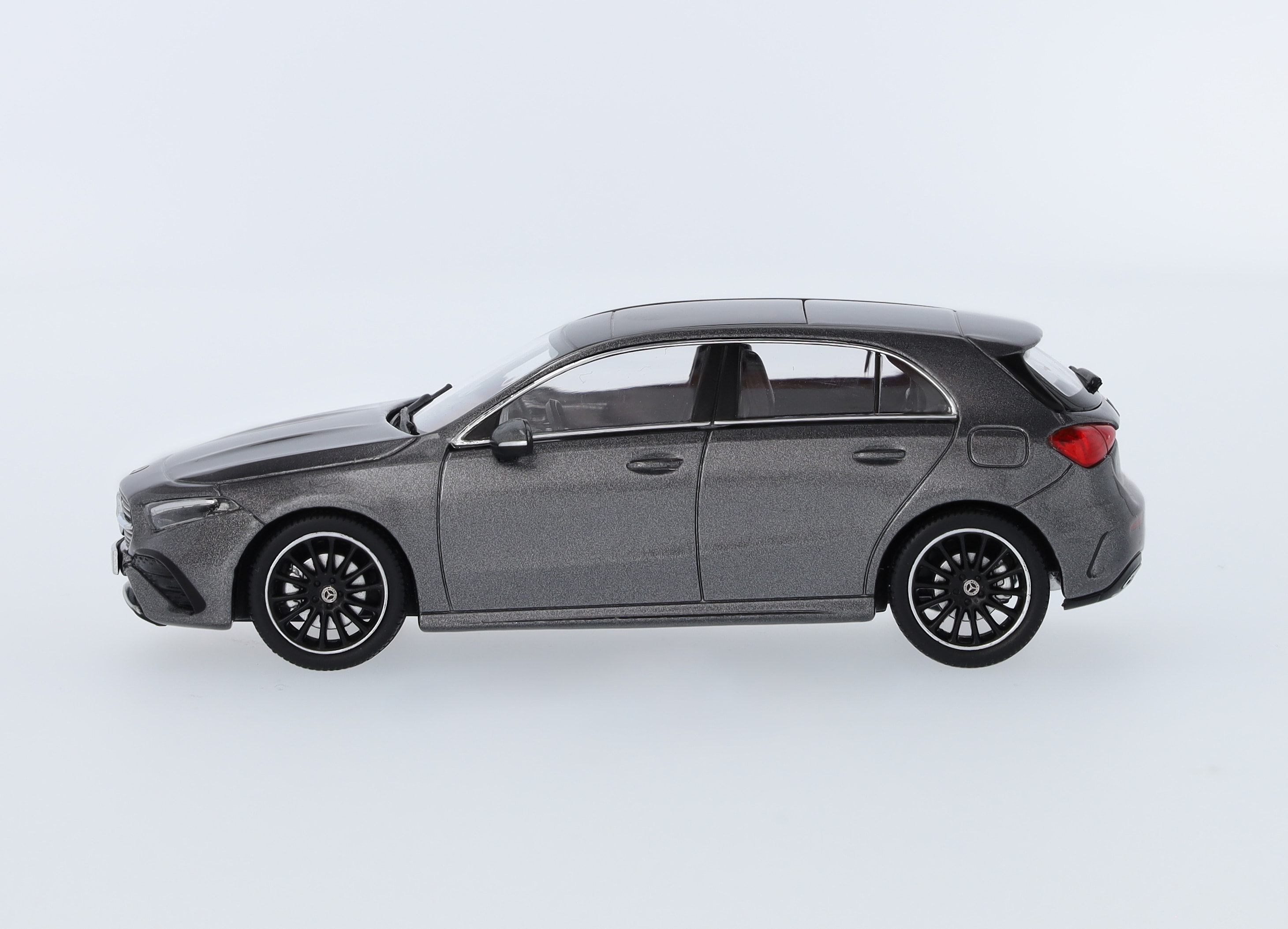 Clase A, Berlina compacta, AMG Line, W177 - gris montaña, Minimax, 1:43
