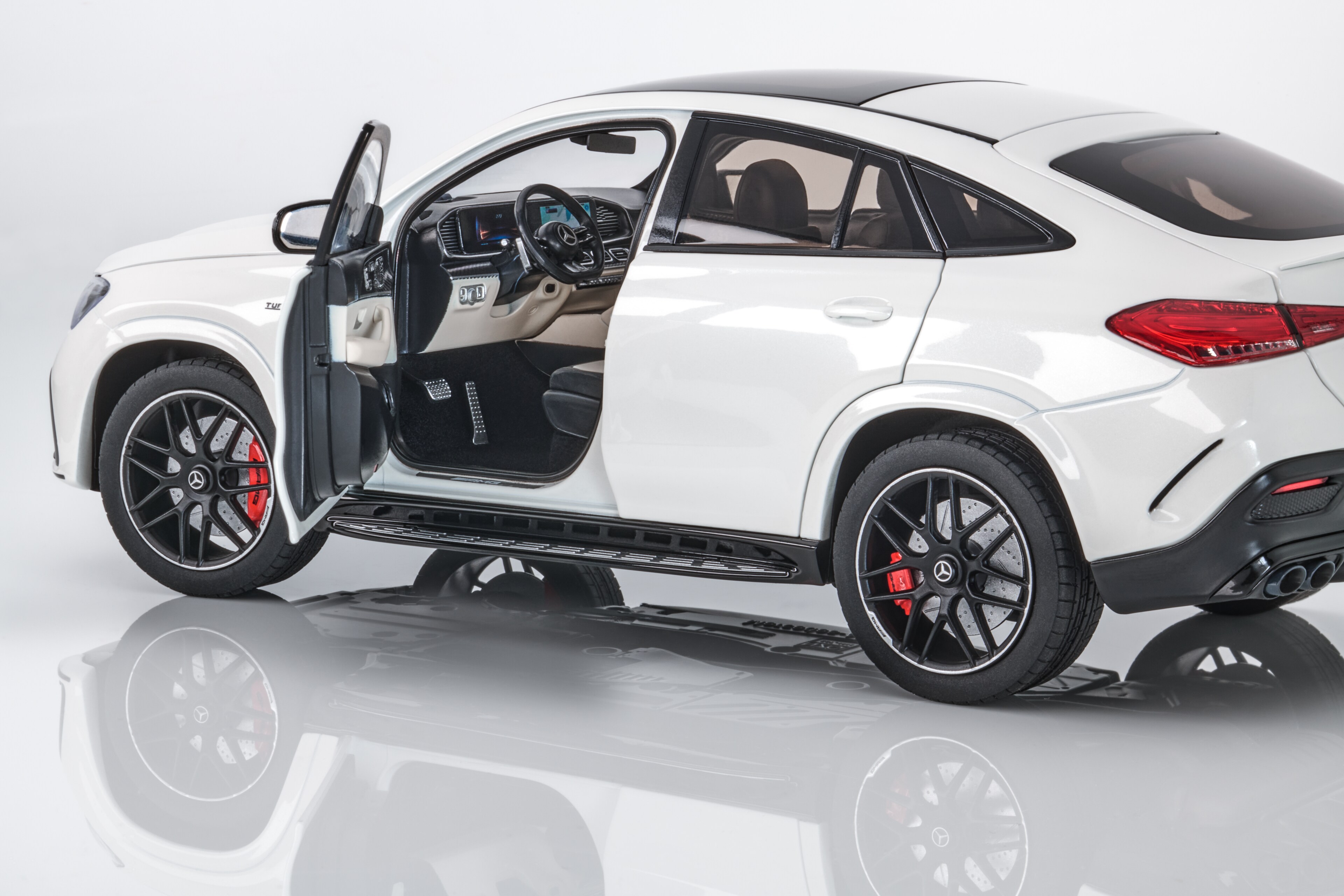 Mercedes-AMG GLE 53e, Coupé, C167 - MANUFAKTUR blanco opalita magno, NZG, 1:18