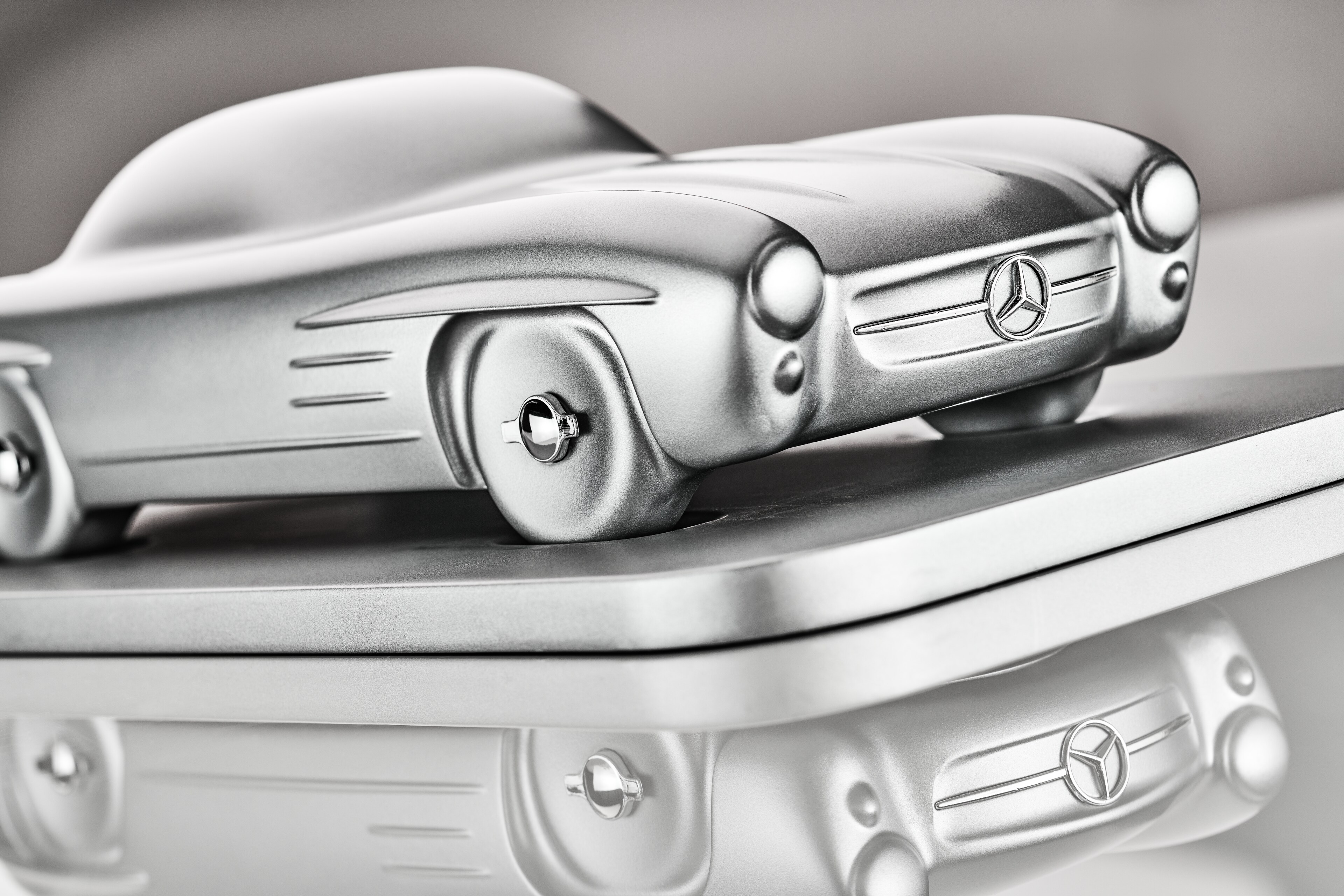 Escultura 300 SL Coupé W 198 II (1957-1963) - plata, Minichamps, 1:18