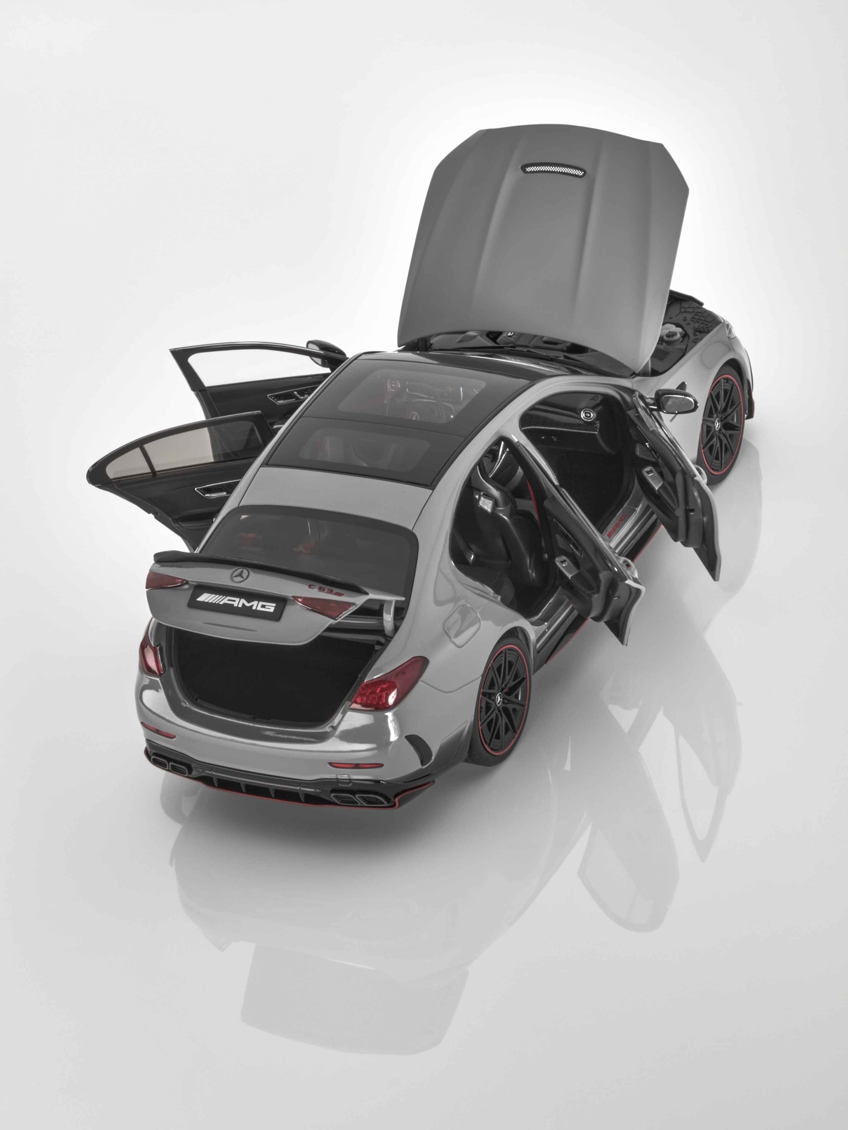 Mercedes-AMG C 63, W206 - MANUFAKTUR gris alpino uni, NZG, 1:18