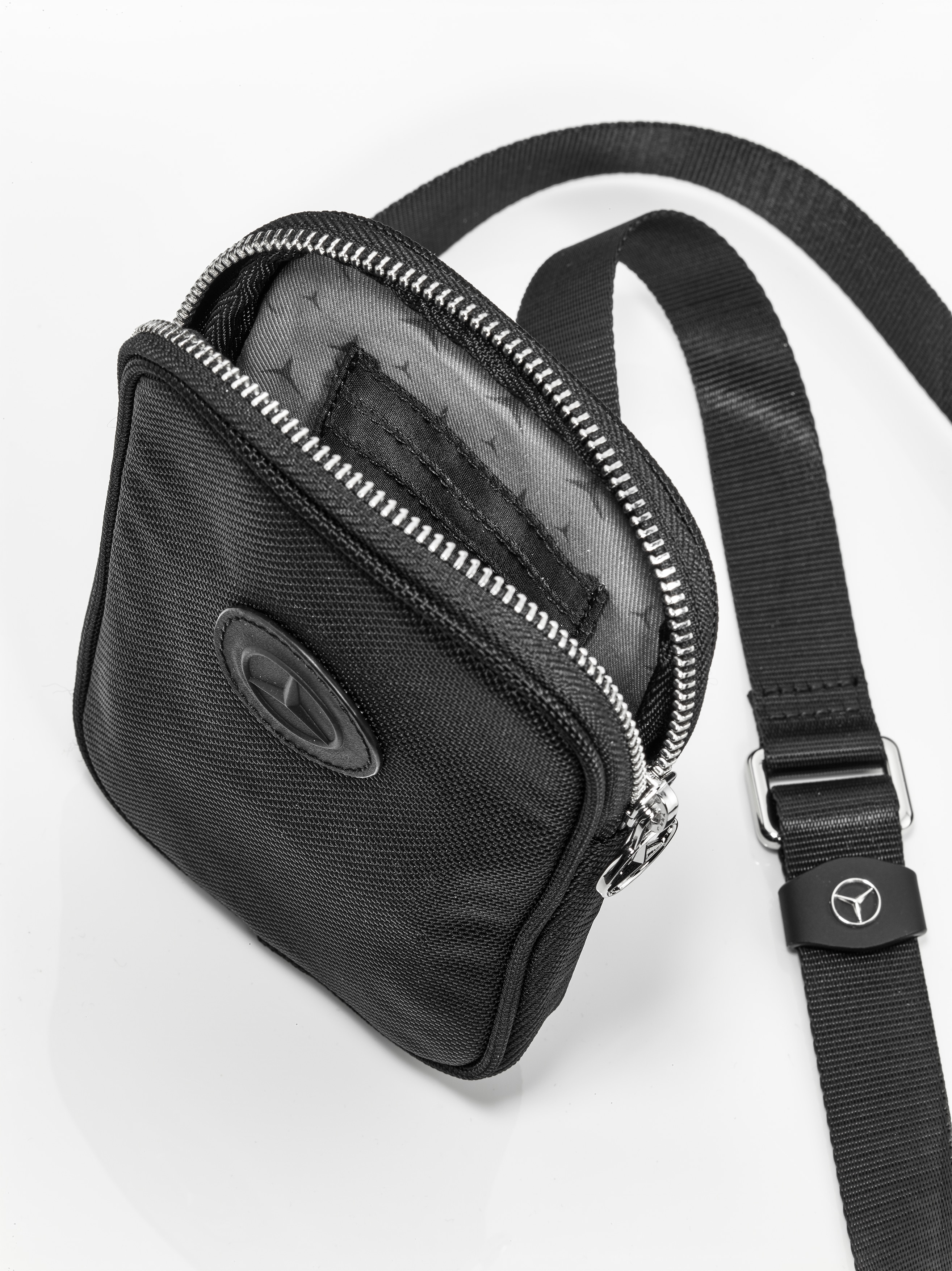 Bolsillo para teléfono móvil - negro, Poliamida (reciclada) / Poliéster (reciclado)