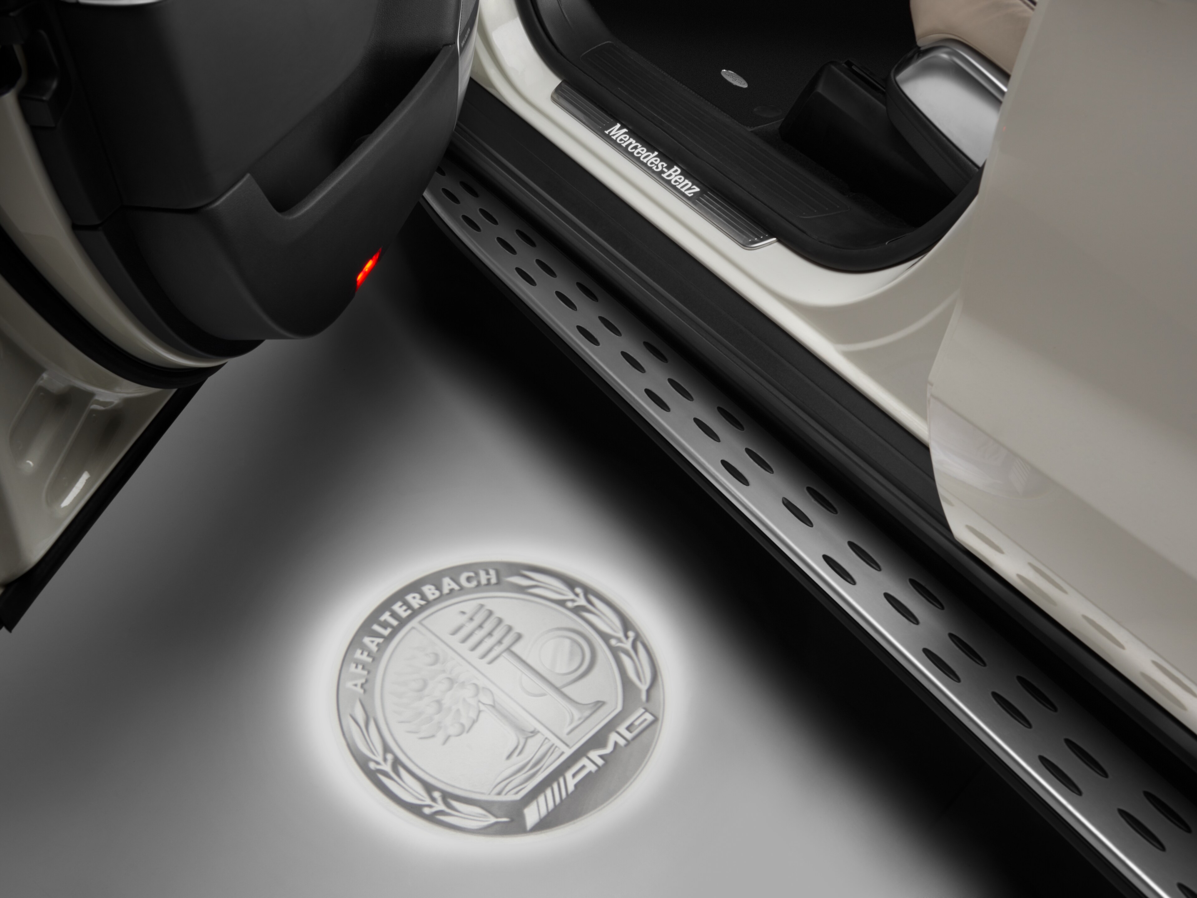 Proyector de logotipo LED, Escudo AMG - 1 kit