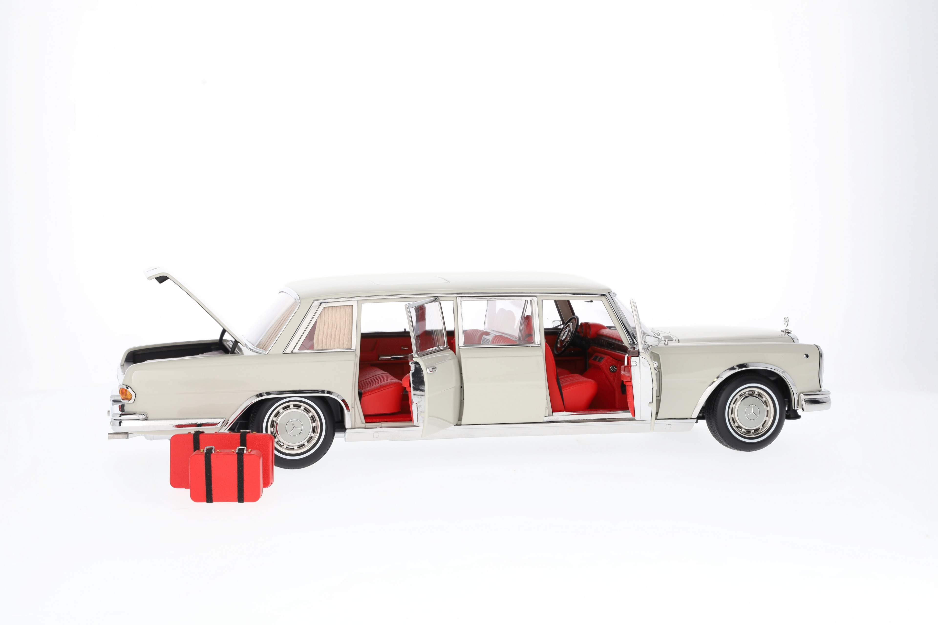 600 Pullmann W 100 (1963-1981) - gris blanco, NZG, 1:18