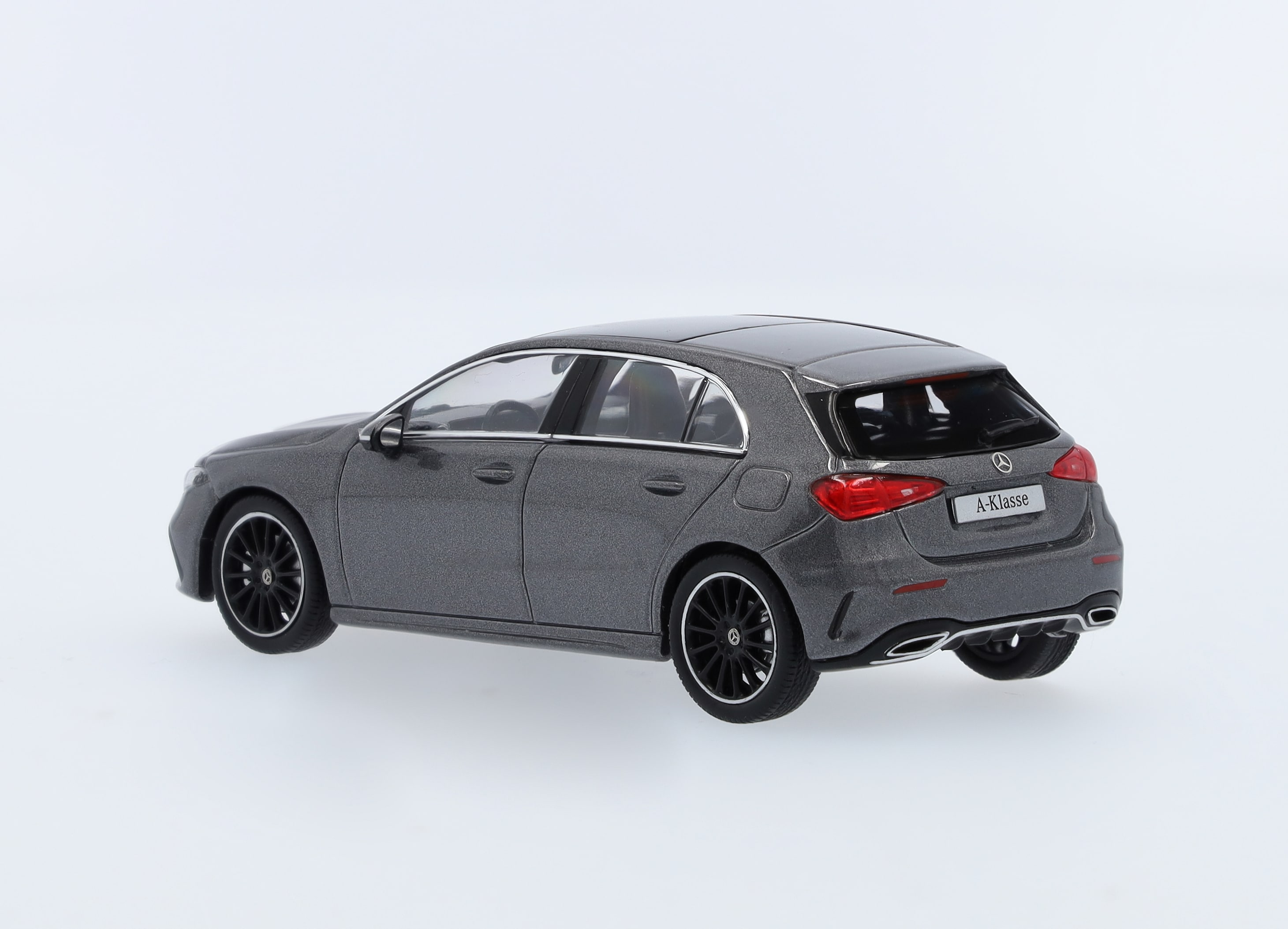 Clase A, Berlina compacta, AMG Line, W177 - gris montaña, Minimax, 1:43