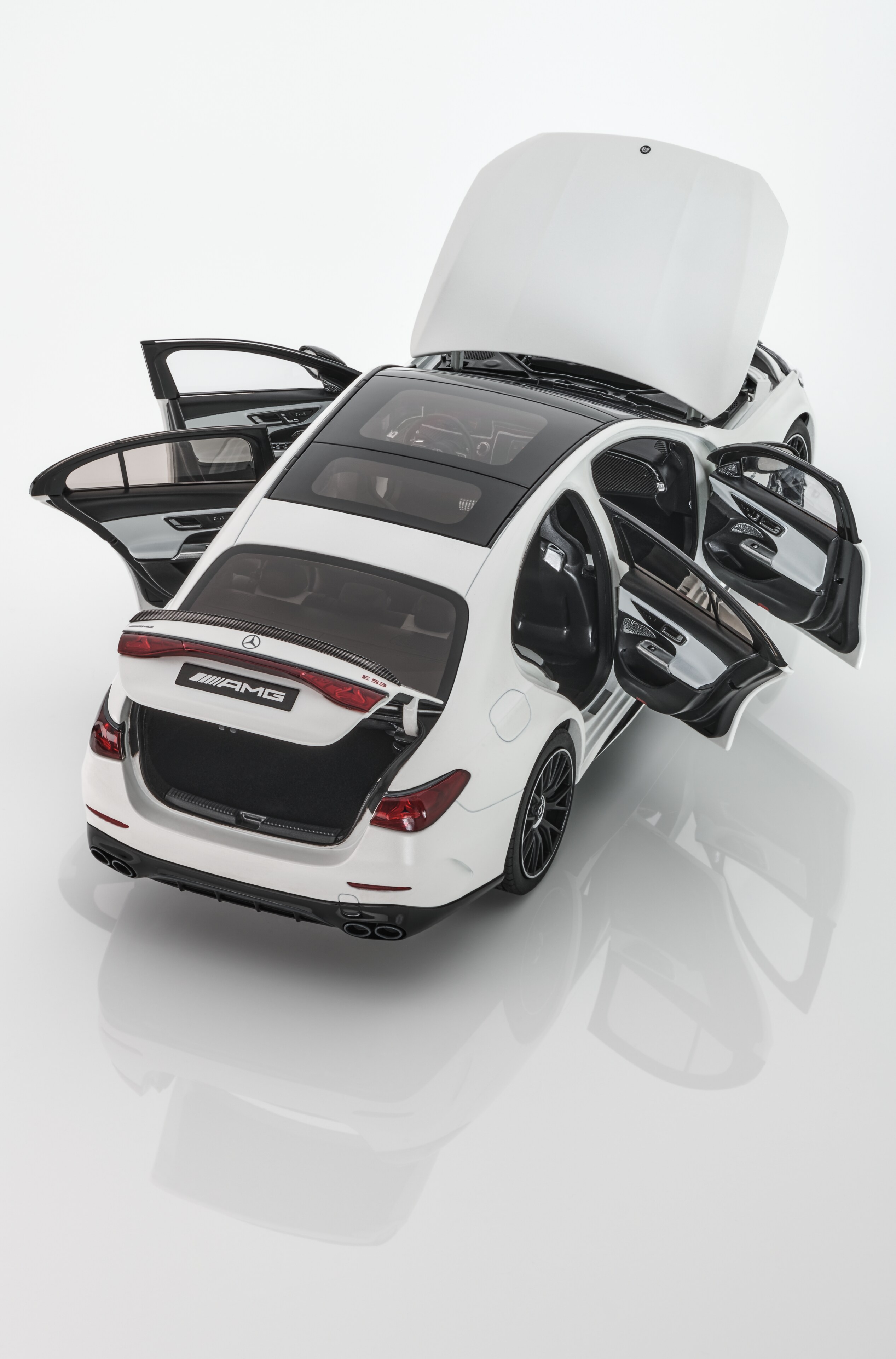 Mercedes-AMG E 53, Híbrido, 4MATIC+, W214 - MANUFAKTUR blanco opalita magno, NZG, 1:18