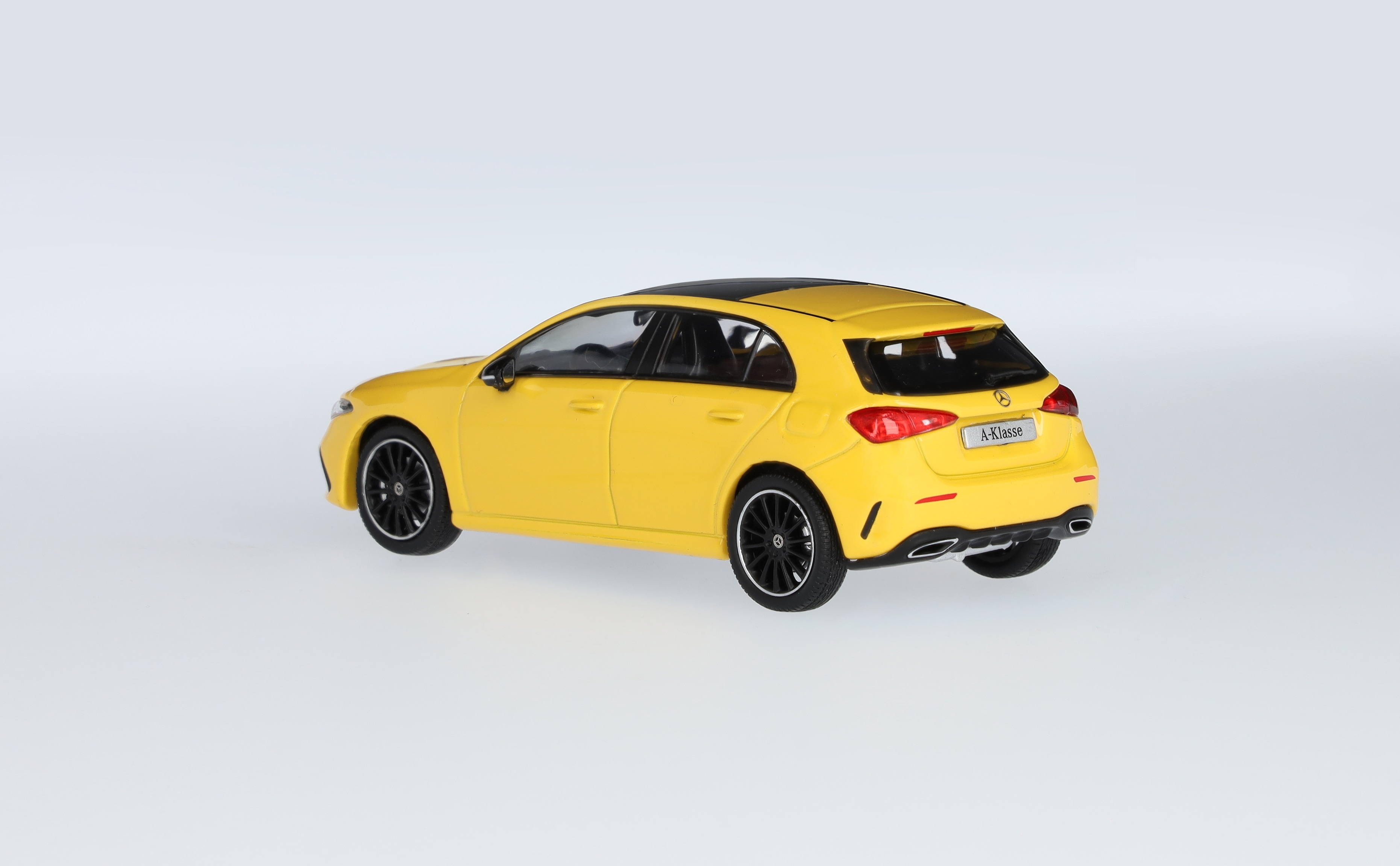 Clase A, Berlina compacta, AMG Line, W177 - amarillo sol, Minimax, 1:43